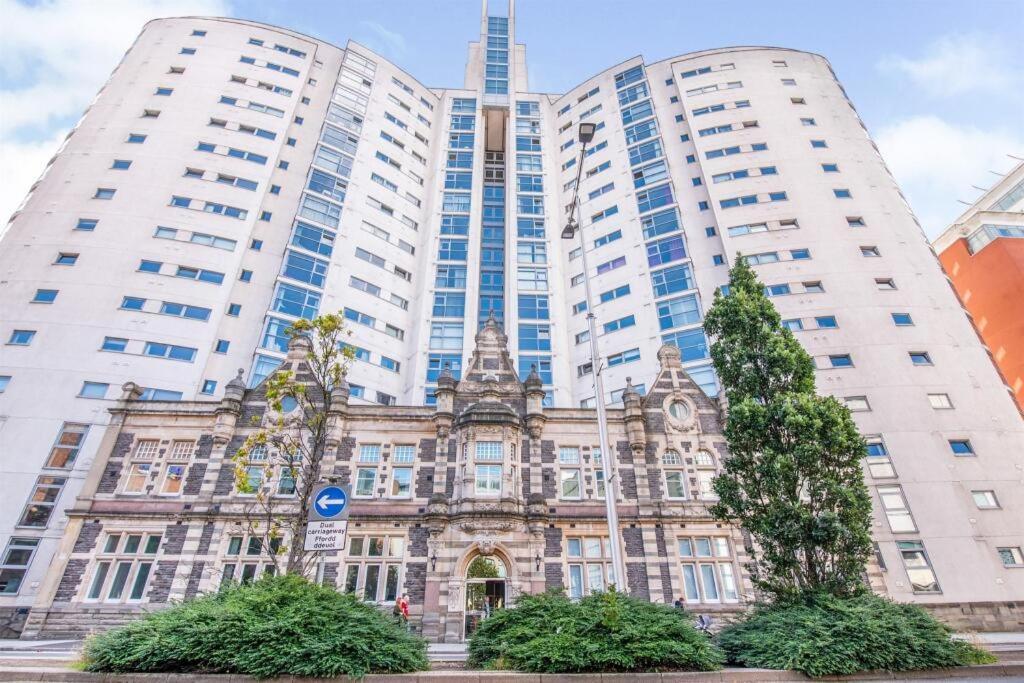 The Skyline - Luxury City Centre Flat With Designated Parking Cardiff Eksteriør billede